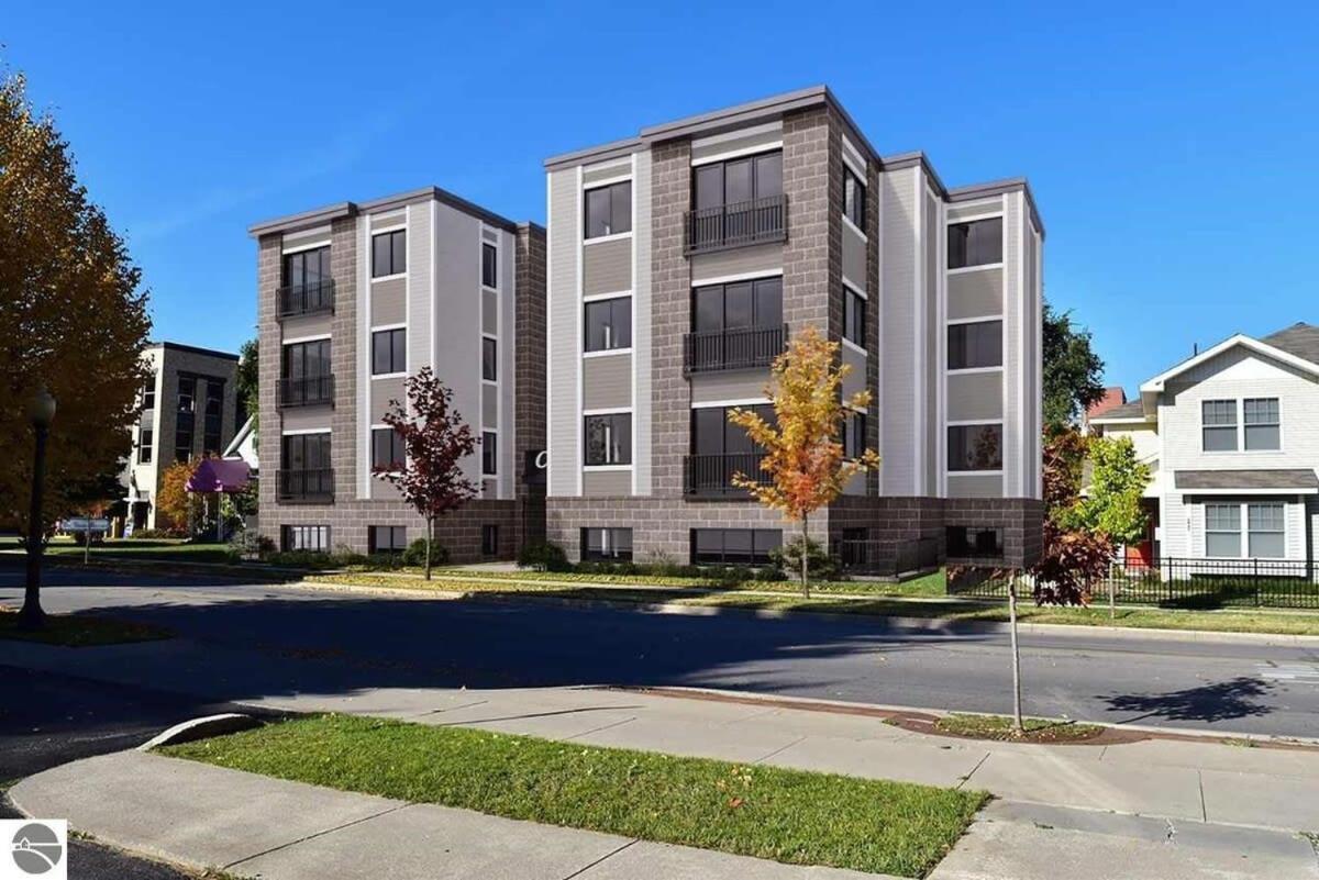 Downtown Traverse City Capri Condo 316 Bagian luar foto